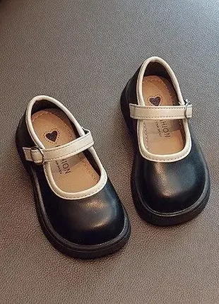 Стильные детские туфли для девочки цвет черный