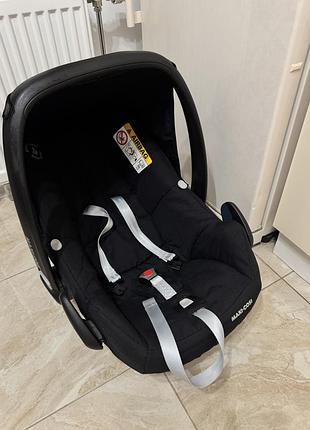 Автолюлька maxi-cosi 0-13 кг, чорна, з вкладишем для новонародженних