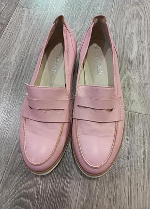 Неймовірно зручні, фірменні, ніжні,стильні, шкіряні, 100%шкіра, номерні, туфлі лофери, на танкетці