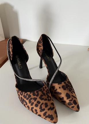 Нові жіночі туфлі лодочки з прикрасами зі страз