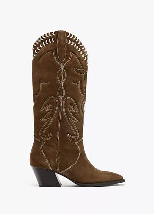 Кожаные сапоги с вышивкой