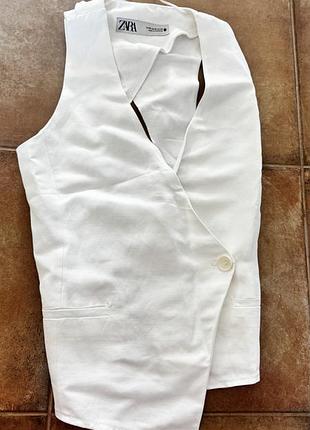 Жилет білого кольору