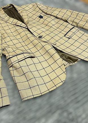 Чоловічій темно-бежевий піджак у клітинку