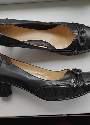 Кожаные классические туфли, р. 43