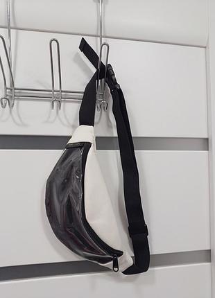 Бананка прозора