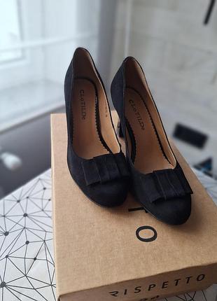 Елегантні туфлі жіночі замшеві