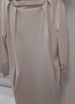 Трикотажное платье 44 размер, чуть ниже колена длина, белого цвета, карманы по бокам, четверть рукав, хорошее состояние, с подкладкой