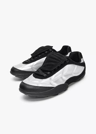 Металлизированные беговые кроссовки