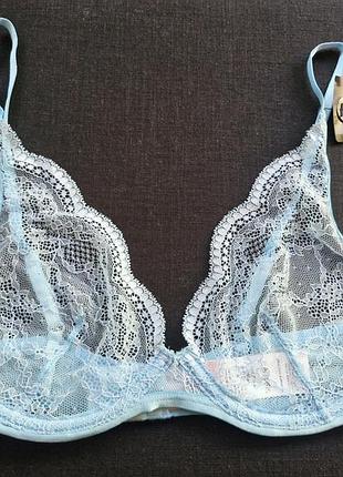 Кружевной голубой бюстгальтер hunkemoller.