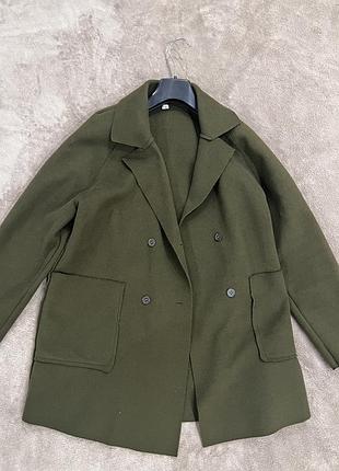 Піджак кольору хакі