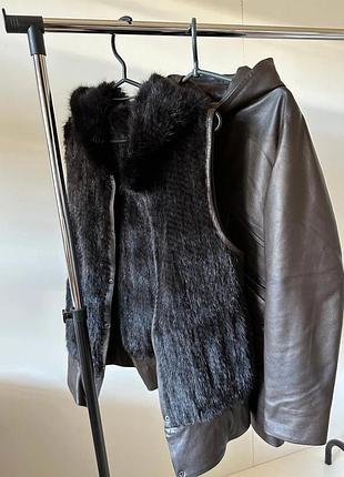 Куртка из натуральной кожи и съемным жилетом из натурального меха норки