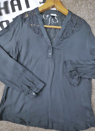 Блуза с кружевом