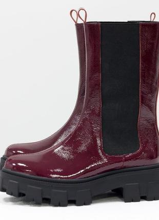 Кожаные высокие стильные лаковые ботинки берцы бордового цвета  осень-зима4 фото
