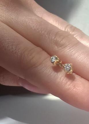 Золотые пусеты с бриллиантами
серьги 750 пробы с бриллиантами