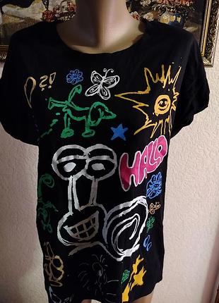 Яркая футболка бренд