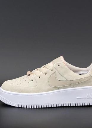 Женские кроссовки nike air force 1 sage beige white