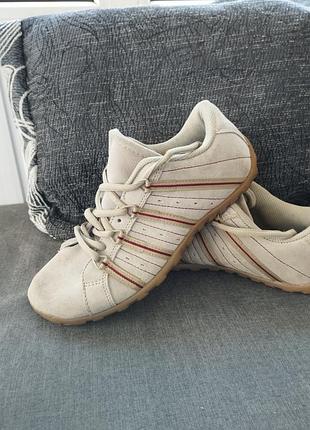 Кожаные кроссовки