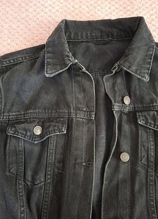 Джинсова куртка чорного кольору в ідеальному стані