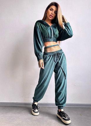 Велюровый костюм со стразами