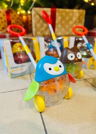 Игрушка каталка с ручкой для ребенка 10+ месяцев детская каталка в виде животного с подсветкой и подвижными крыльями