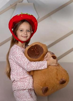 Мʼяка дитяча іграшка капібара 35 см плюшева іграшка капібара полуничка для дітей