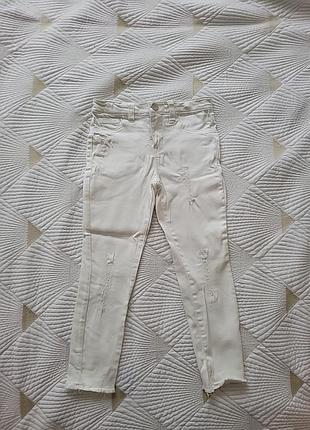 Джинсы skinny белого цвета на 4-5 года