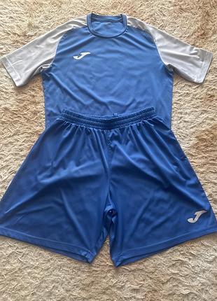 Тренувальний костюм