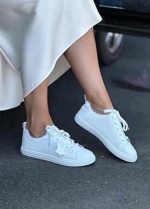 Жіночі кросівки
