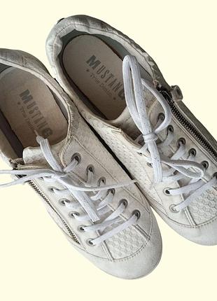 Кроссовки mustang белые женские низкие. легкие кеды для спорта и прогулок