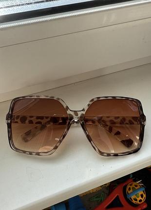 Сонцезахисні окуляри великі квадратні