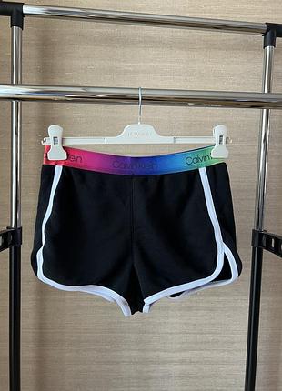 Жіночі шорти