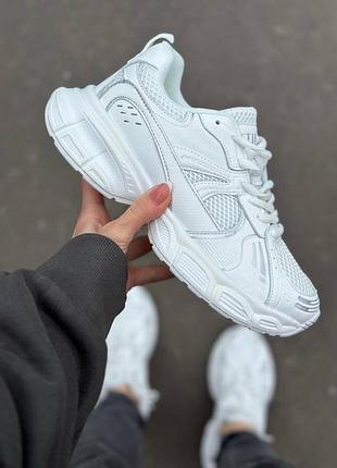 Жіночі кросівки