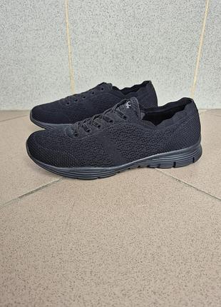Кроссовки sketchers.