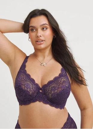 Фирменный бюстик на косточках мягкая чашка. triumph