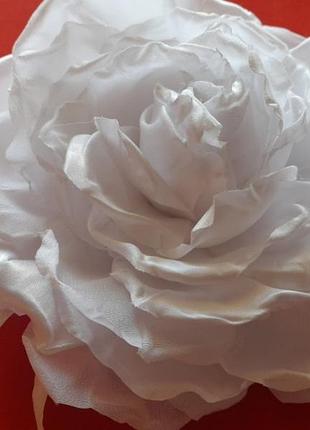 Брошь роза белая