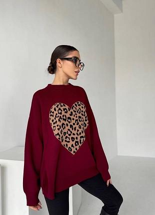 Жіночий светр з сердечком