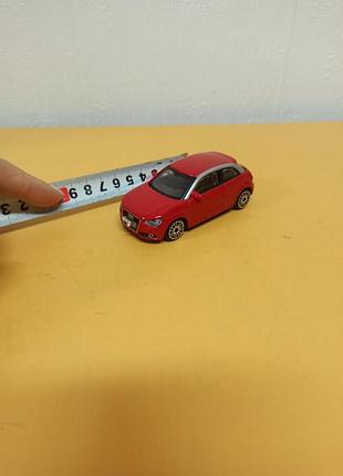 Машинка модель автомобиля audi a1 1:43 bburago 8