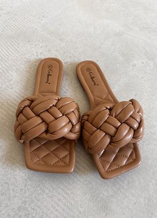 Жіночі тапочки