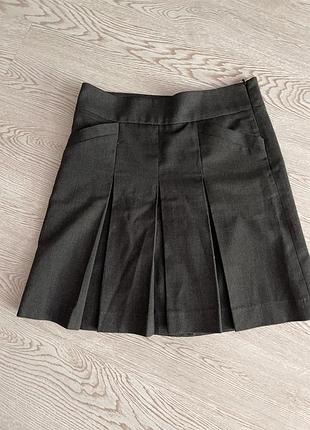 Гарна спідниця з кишенями фірмова на підкладці
