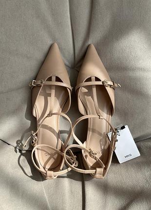 Туфлі/босоніжки