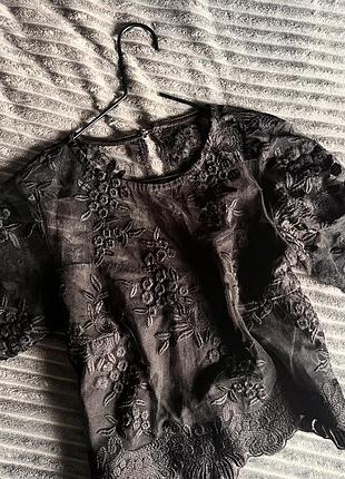 Чорний кружевний топ з підкладкою і гарною прозорою спинкою ,розмір s