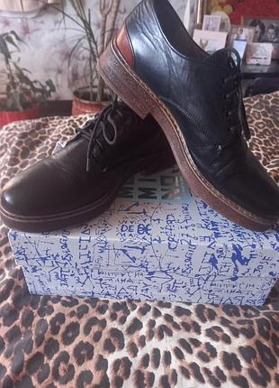 Стільні та якісні туфлі бренд momino  італія .