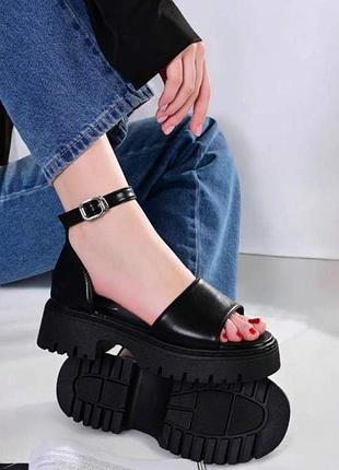 Босоножки женские