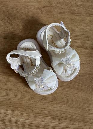 Босоніжки для дівчинки