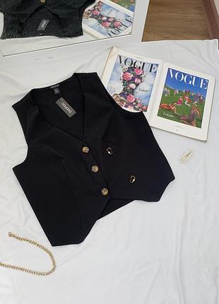 Черный новый жилет