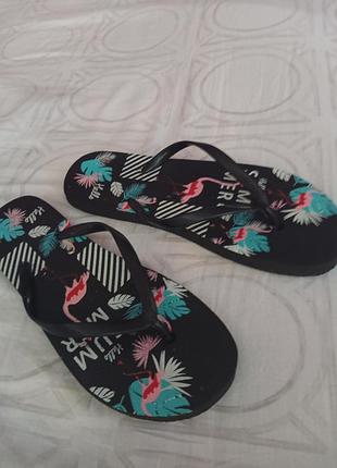 Вьетнамки, шлепанцы