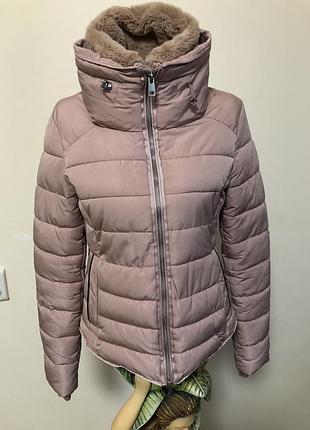 Курточка в ідеальному стані. колір пудра.