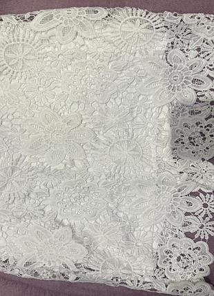 Біла мереживна юбка