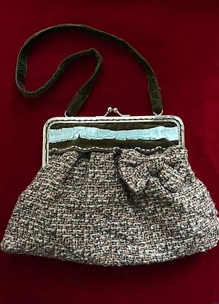 Дещо унікальне - вінтажна твідова сумочка з цікавим  дизайном та текстурою, надихає створити з нею  затишний autumn look