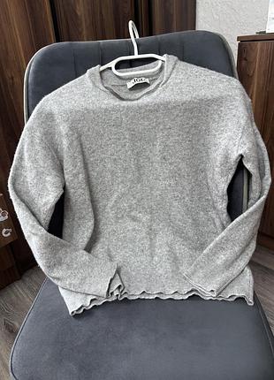 Светр жіночий шерстяний